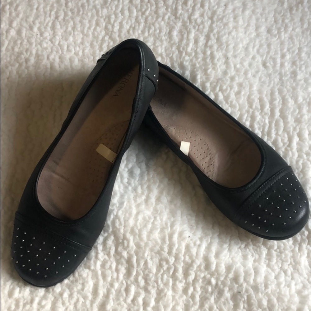 Black ballet flats